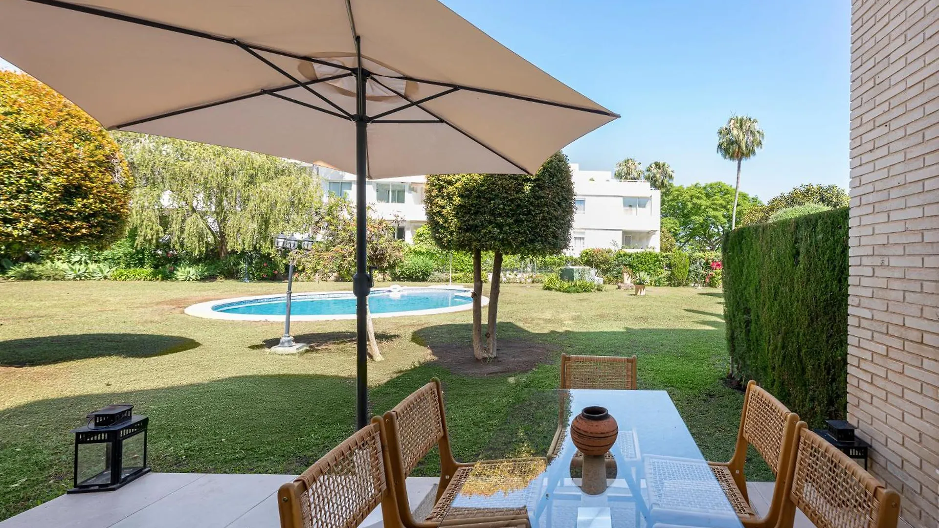הוילה מארבלה Charming Townhouse With Pool In Nueva Andalucia ספרד