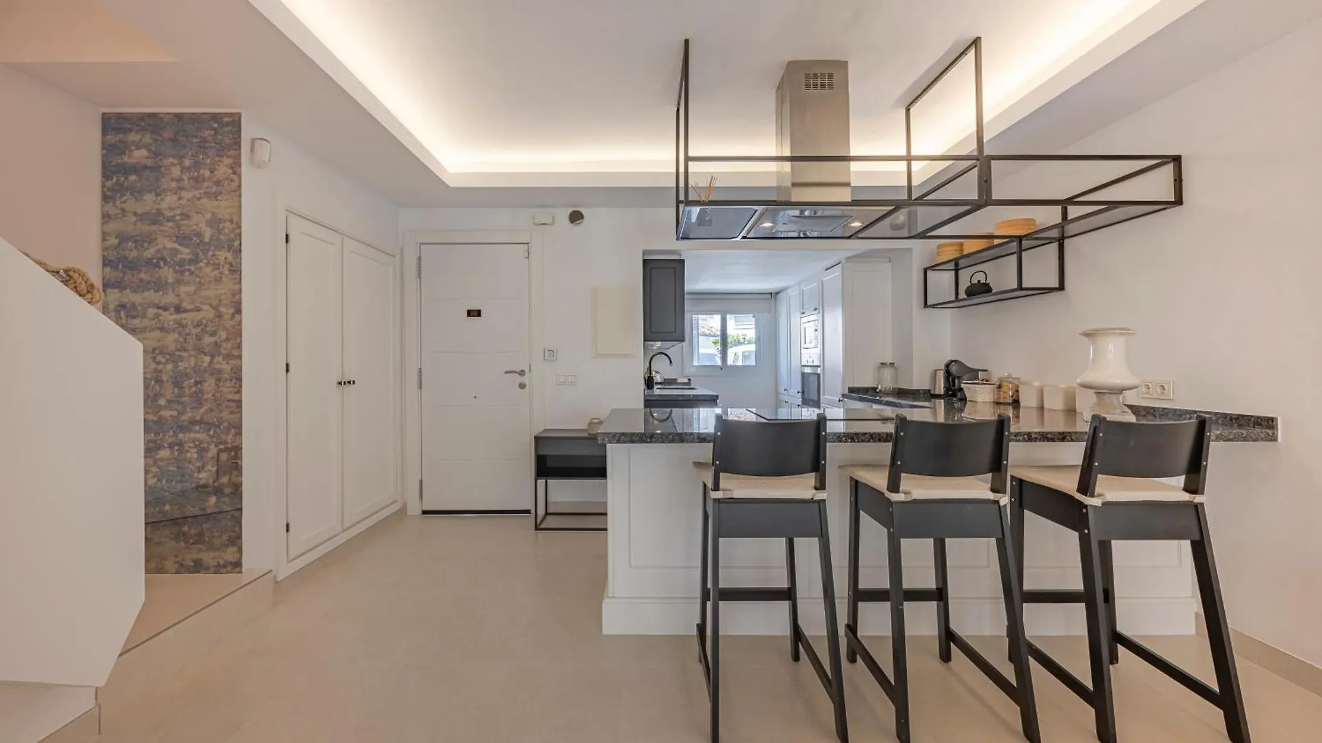הוילה מארבלה Charming Townhouse With Pool In Nueva Andalucia