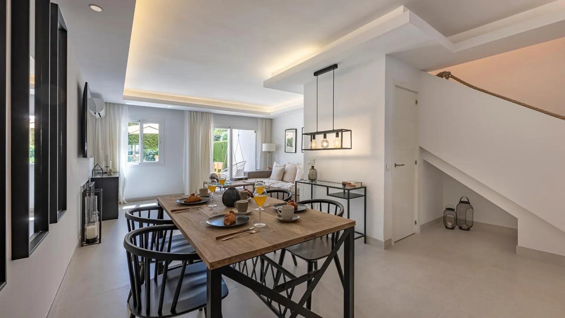 הוילה מארבלה Charming Townhouse With Pool In Nueva Andalucia