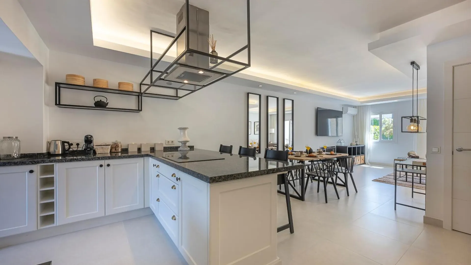 הוילה מארבלה Charming Townhouse With Pool In Nueva Andalucia ספרד