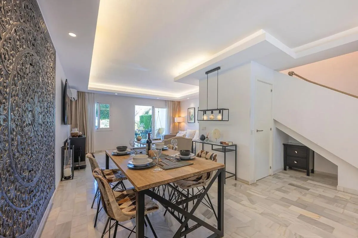 Villa Charming Townhouse With Pool In Nueva Andalucia Marbella 0*,  Spagna