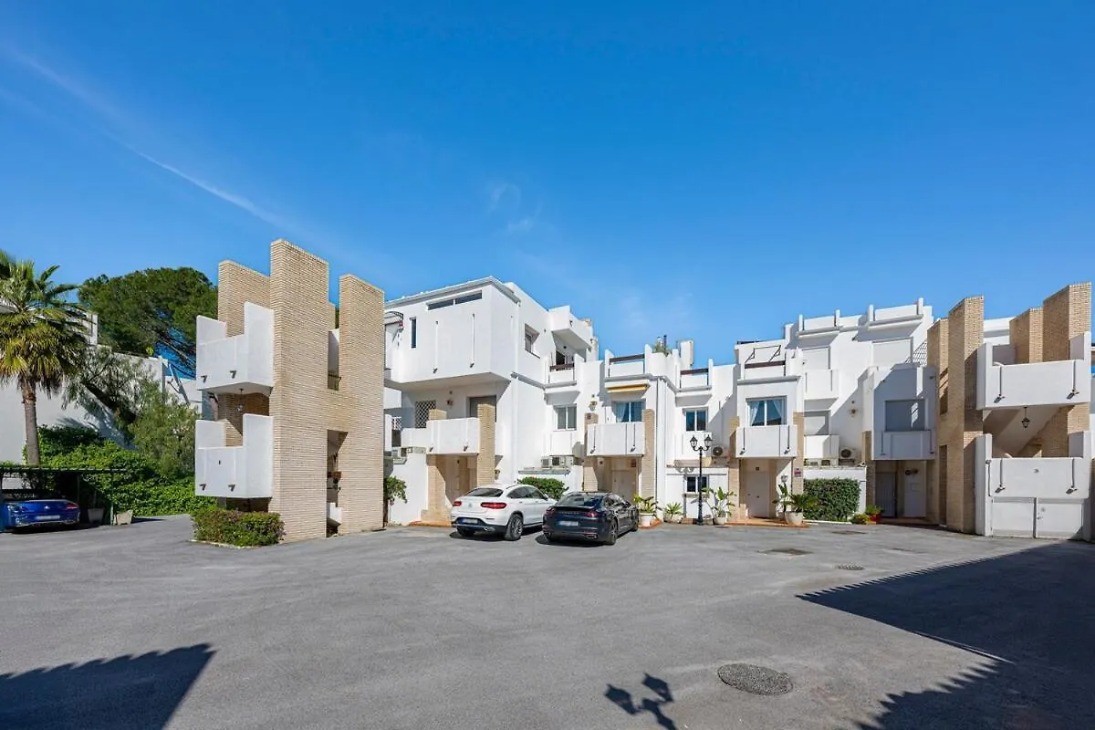 Casa vacanze Villa Charming Townhouse With Pool In Nueva Andalucia Marbella